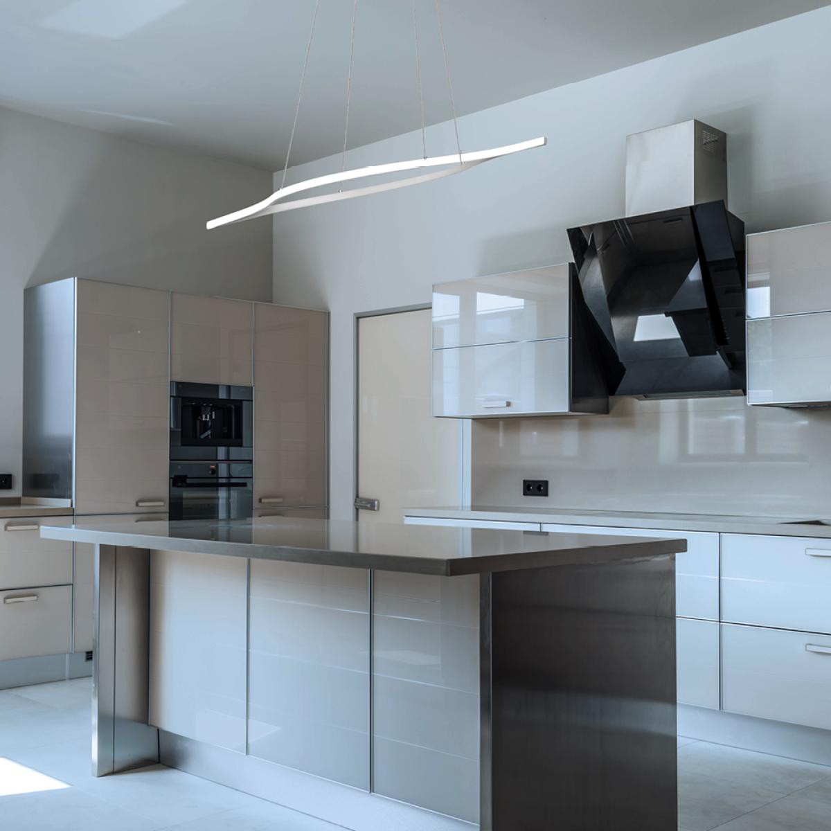 Sospensione ARROW 45w 2445 lm mx CCT 100*35*H120 Bianca