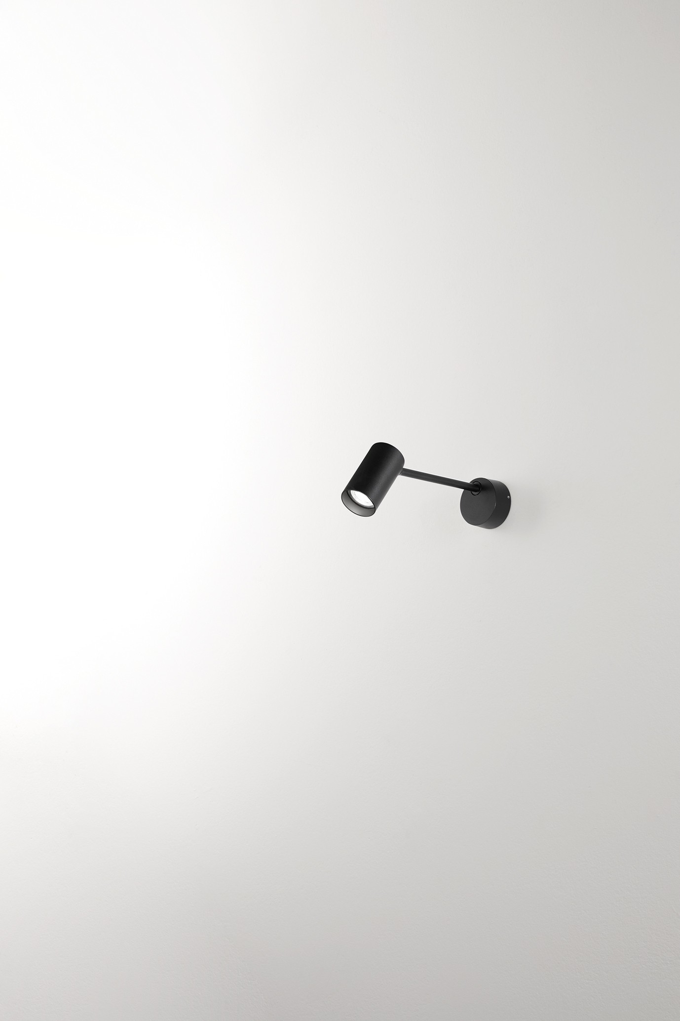 Lampada Isyluce Simplie orientabile da parete o soffitto in alluminio Nero IP20
